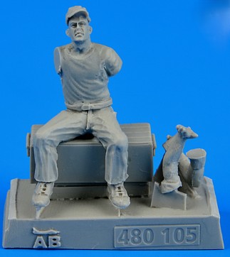 Aerobonus 480105 1/48 WWII US Army Aircraft Mechanic #1 Pacific Theatre (Sitting, drinking from bottle)