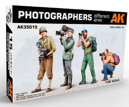 AK Interactive 35015 1/35 Photographers Different Eras (4) (Plastic Kit)