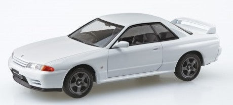 Aoshima 63545 1/32 Nissan Skyline R32 GT-R 2-Door Car (Snap Molded in Pearl White)