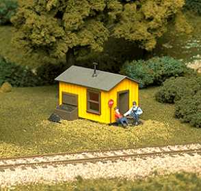 Atlas Model Railroad 702 HO Scale Trackside Shanty -- 2-1/4 x 3-1/8" 5.7 x 8cm