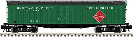 Atlas O 3002007 O Scale Atlas O Master(R) 53'6" Wood Express Reefer, 2-Rail -- Railway Express Agency (green, red, white, black)