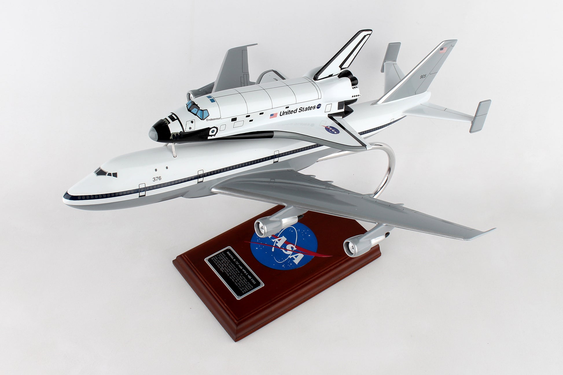 Executive Series SE0011W Exec Ser B747 W/ Space Shuttle 1/144 Endeavour