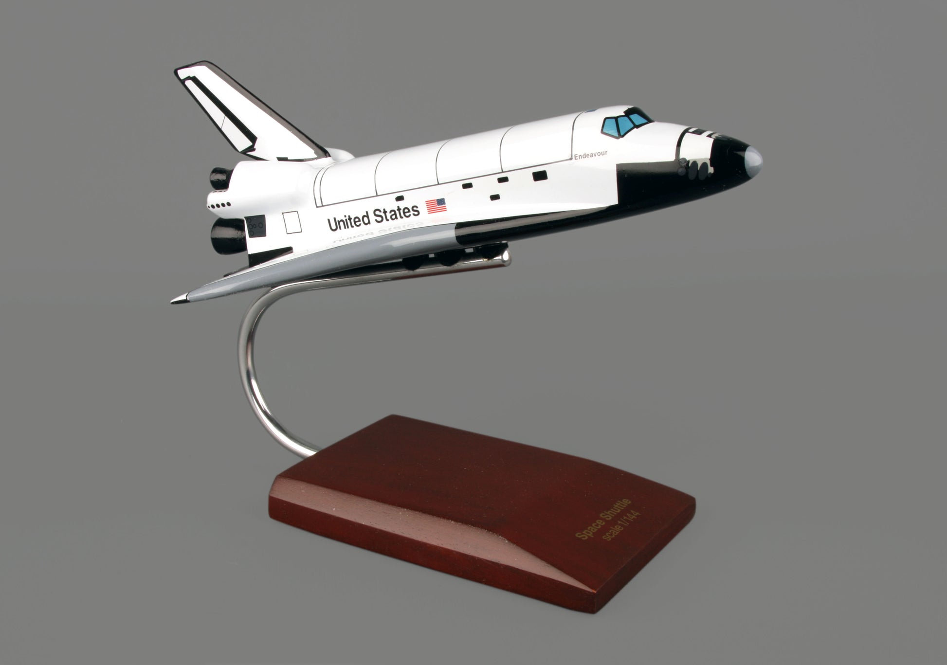 Executive Series E5914 Exec Ser Orbiter (M) 1/144 Endeavor
