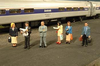 Bachmann 33160 O Scale Standing Platform Passengers - SceneScapes(TM) -- pkg(6)