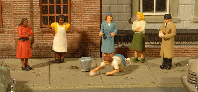 Bachmann 33167 O Scenescapes Sidewalk People (7)