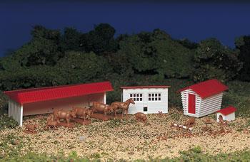 Bachmann 45152 HO Scale Plasticville Classic Kit - Farm Buildings w/Animals