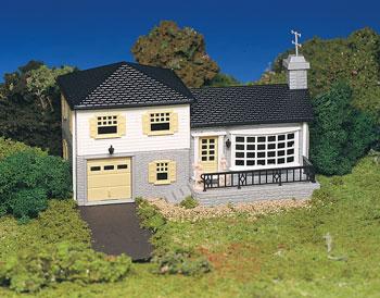 Bachmann 45213 HO Scale Plasticville Classic Kit - Split-Level House -- 2-7/8 x 6-1/8" 7.3 x 15.5cm