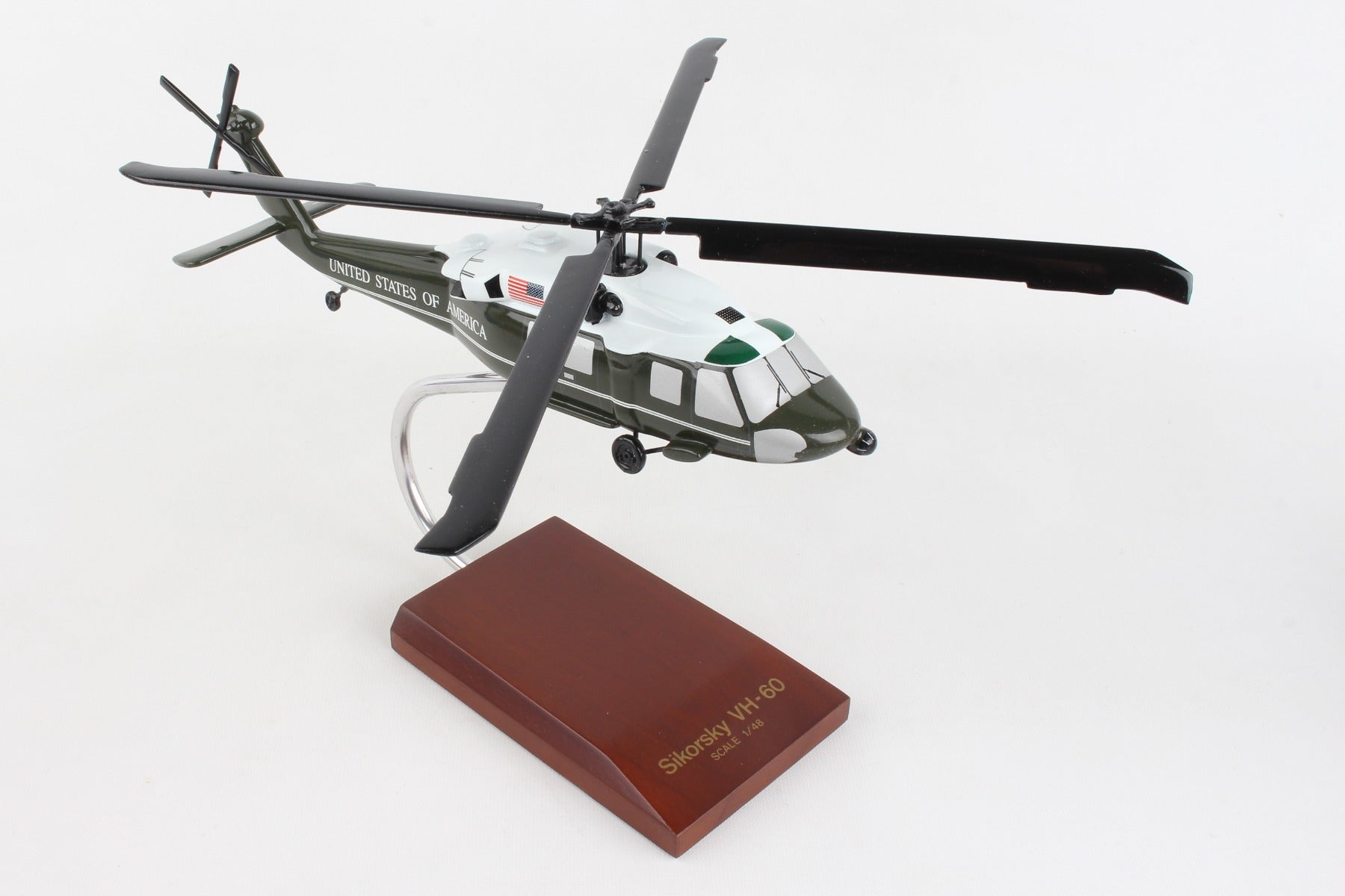 Executive Series C2548 Exec Ser Vh-60D Usmc Presidential 1/48 (Hv60Tr)
