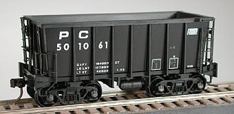 Bowser 25169 HO Scale GE U25B Phase IV - Standard DC -- Rock Island 226 (maroon, yellow, white)