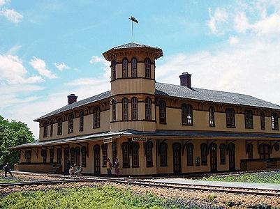 Branchline Trains 659 HO Scale Laser-Art Wood Structure Kits -- Canaan Union Station 22 x 20 x 7" 55.9 x 50.8 x 17.8cm