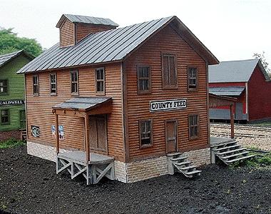 Branchline Trains 684 HO Scale County Feed - Trackside Structures -- Kit - 6-1/2 x 3-1/2 x 5" 16.2 x 8.7 x 12.5cm