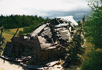 Branchline Trains 849 N Scale Fallen Barn w/Collapsed Roof - Laser-Art -- Kit - 3 x 1-1/4 x 1-1/2" 7.6 x 3.2 x 3.8cm