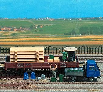 Busch 1132 HO Scale Assorted Freight Loads -- Pallets, Crates, Barrels