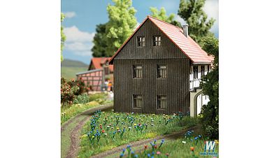 Busch 1271 HO Scale Summer Meadow -- 7-1/2 x 7-1/2" 19 x 19cm Wild Grass Mat & 150 Assorted Flower Kits