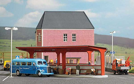 Busch 1377 HO Scale Bus Station