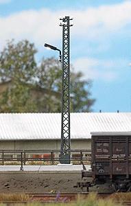 Busch 4150 HO Scale Industrial Lattice-Mast Lamp -- 4-1/8" 10.5cm Tall