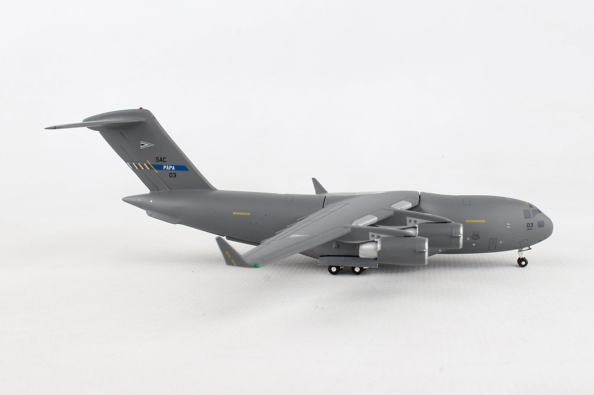 Gemini Jets Military 1/400 GM080 Geminimacs Nato/Pap C-17 1/400 Reg#Sac-03 (**)
