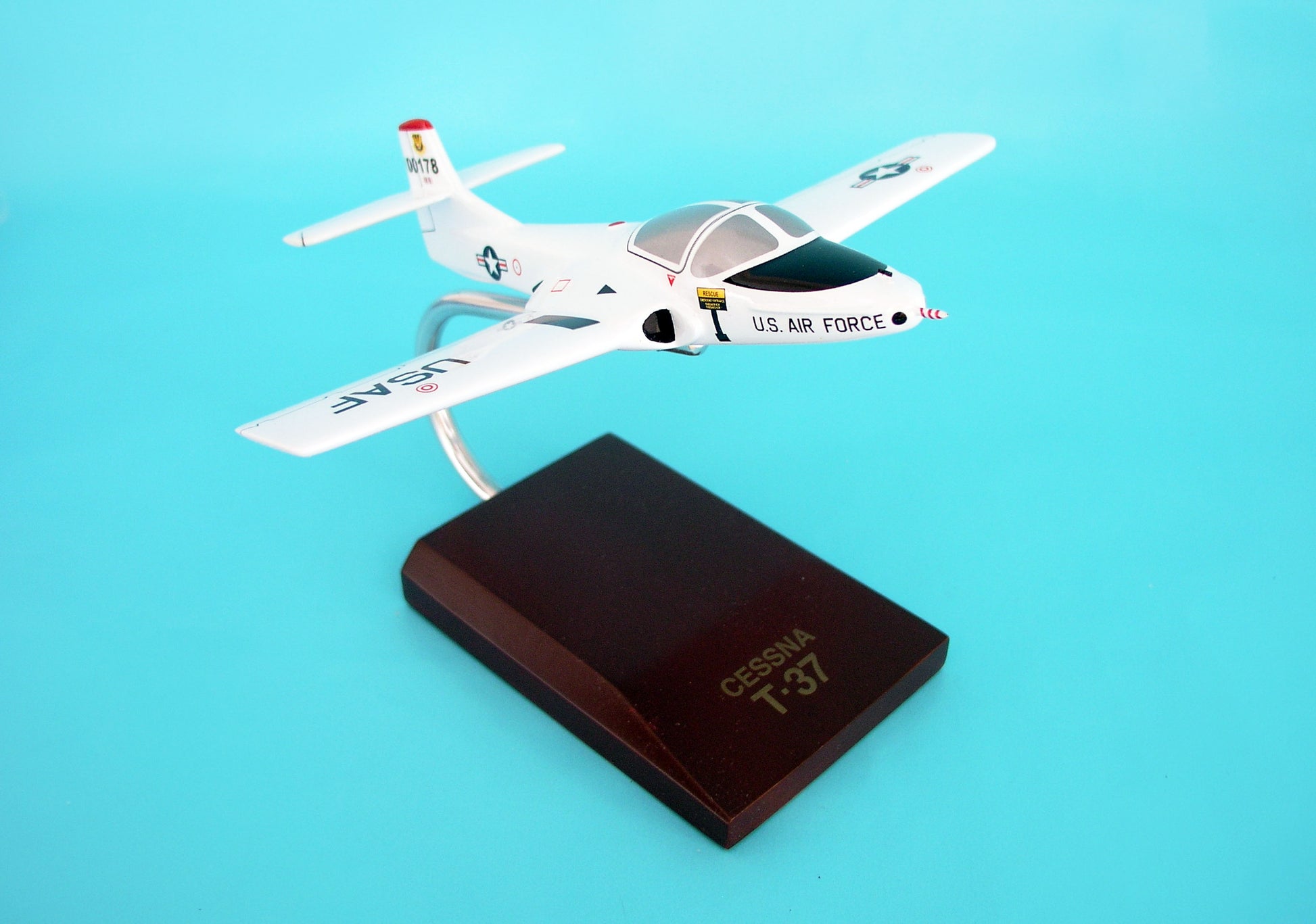 Executive Series B0348 Exec Ser T-37A Tweetie Bird White 1/48 (Ct37T)