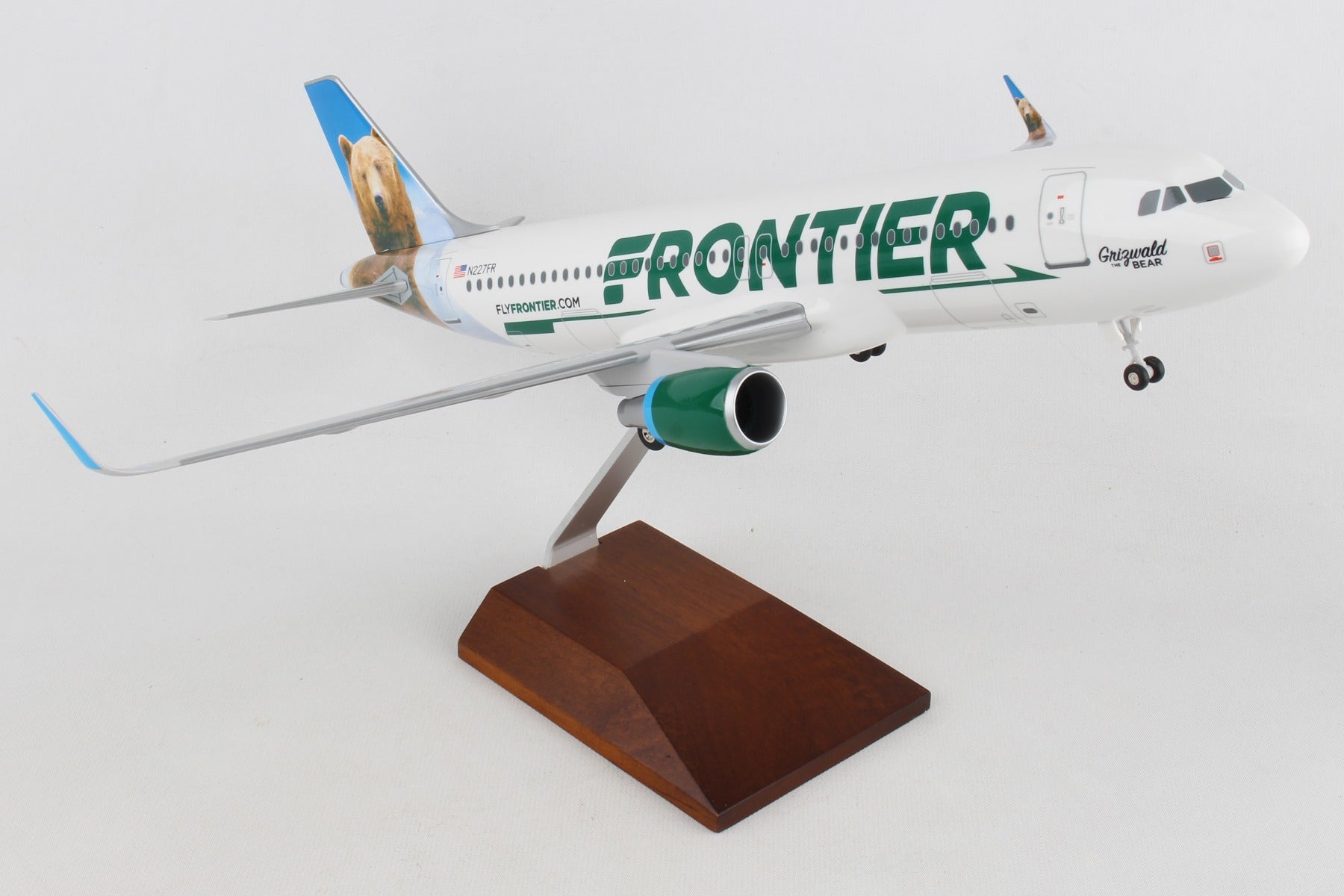 Skymarks Supreme SKR8319 Skymarks Frontier A320 1/100 W/Gear & Wood Stand W/Sharklets