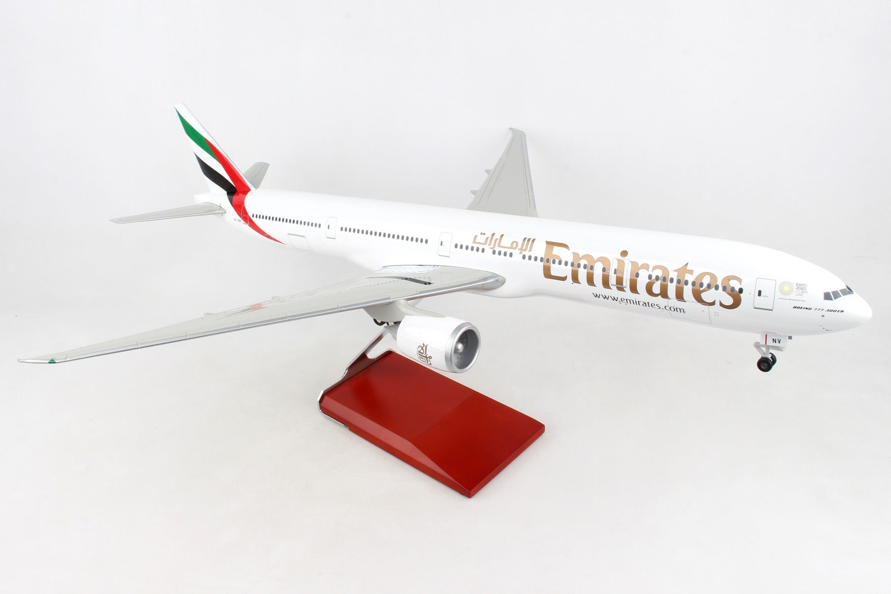Skymarks Supreme SKR9402 Skymarks Emirates 777-300Er Expo 1/100 W/Wood Stand & Gear