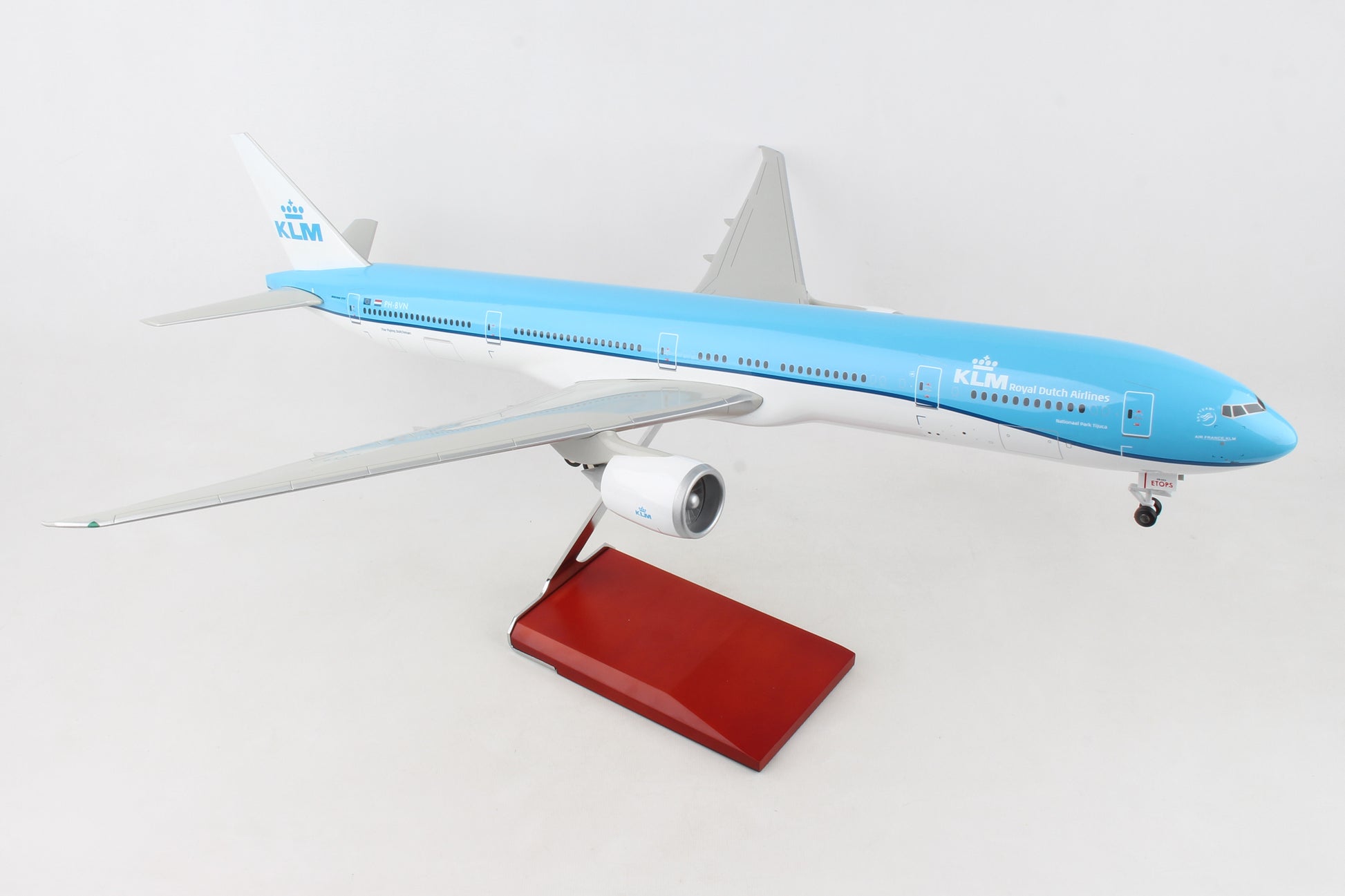 Skymarks Supreme SKR9401 Skymarks Klm 777-300 1/100 W/Wood Stand & Gear