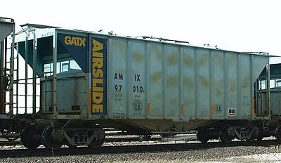 Con-Cor 197066 HO Scale 40' Airslide(R) Single Bay Covered Hopper w/Triangular Gussetts Assembled -- General American (blue, yellow)