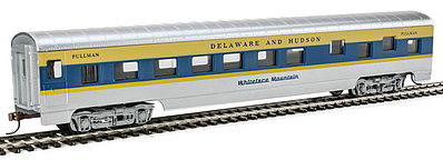 Con-Cor 198012 HO Scale 72' Smooth-Side Sleeper - Ready to Run -- Delaware & Hudson