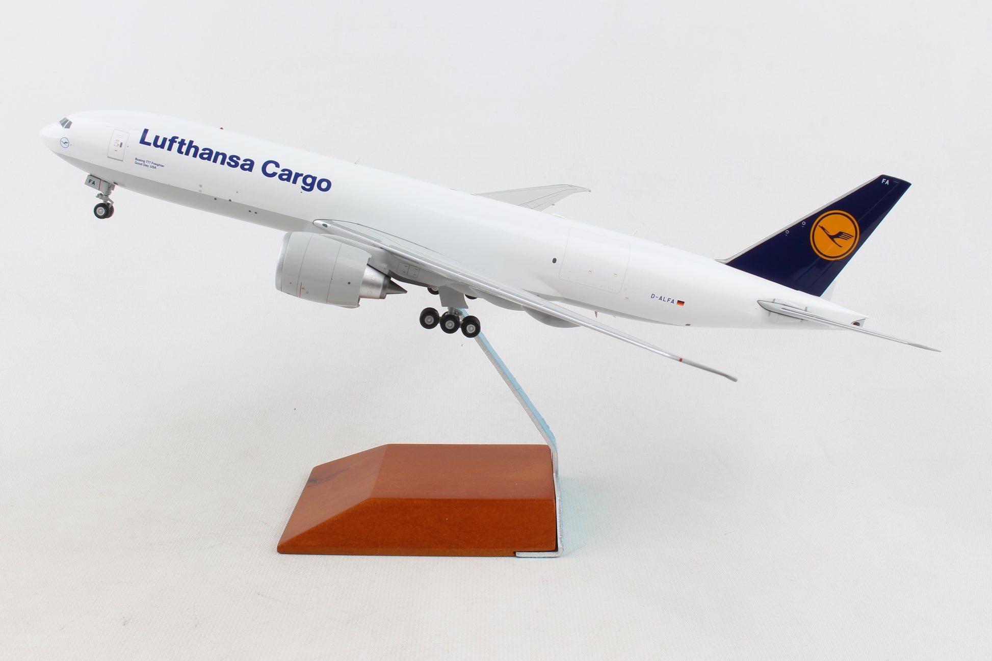 Gemini Jets 1/200 G2DLH486 Gemini200 Lufthansa Cargo 777F 1/200 Reg#D-Alfa