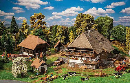 Faller 130677 HO Scale Vogtsbauernhof Black Forest Set -- Kit - Farmyard, Storage House, Bakehouse and Chapel
