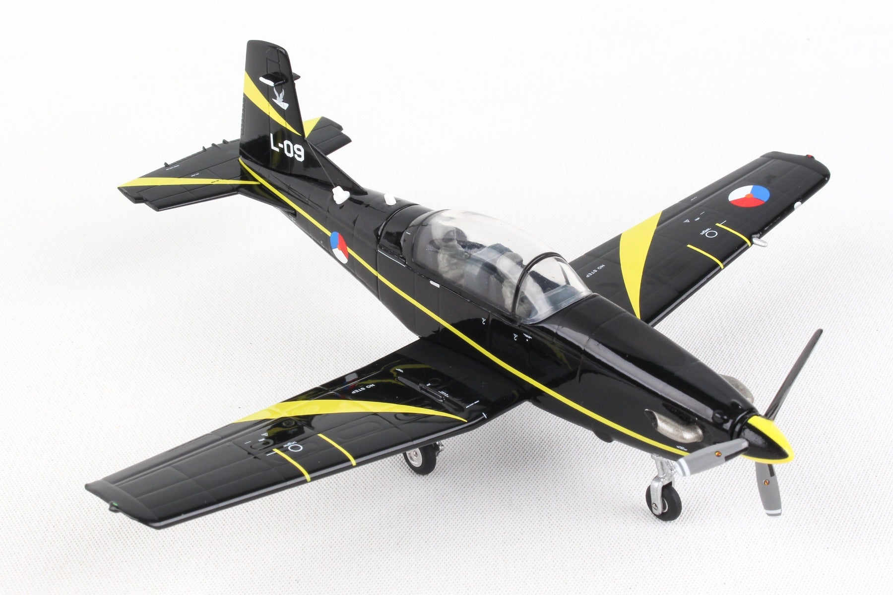 Herpa Wings 1/72 HE580519 Herpa Royal Netherlands Air Force Pc7 1/72 131 Sqn (**)