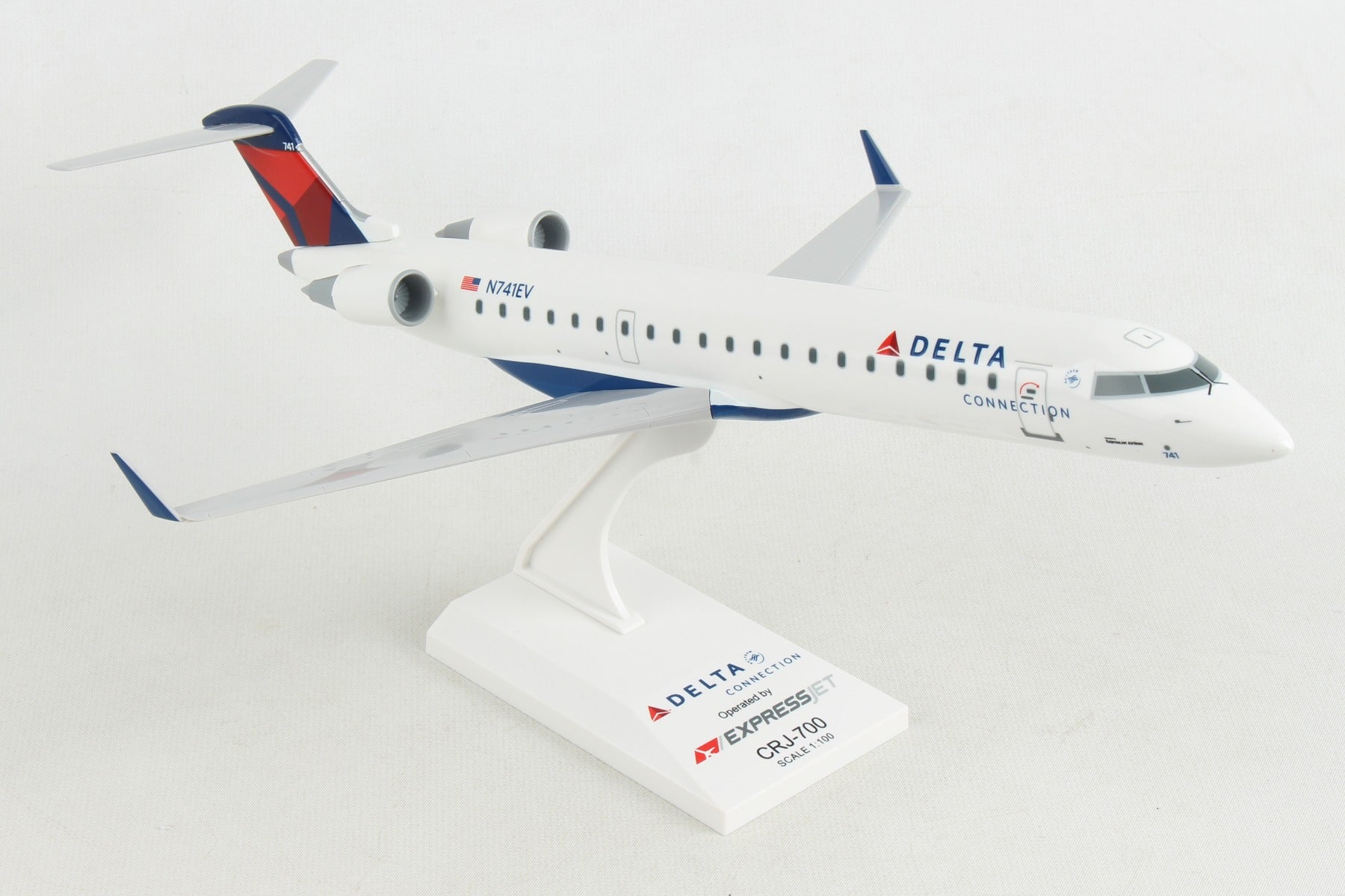 Skymarks SKR673 Skymarks Delta Connection Crj700 1/100 Expressjet