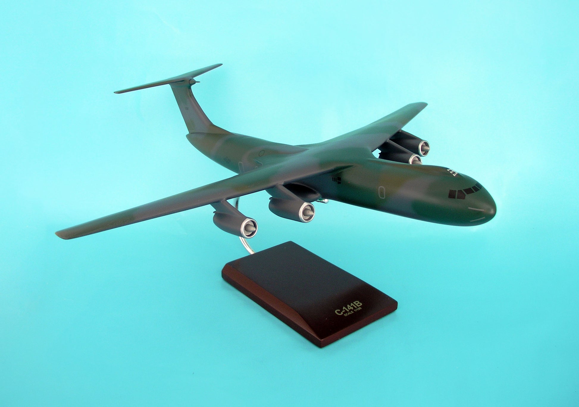 Executive Series B2110 Exec Ser C-141B Starlifter Euro 1/100 (Cc141T)
