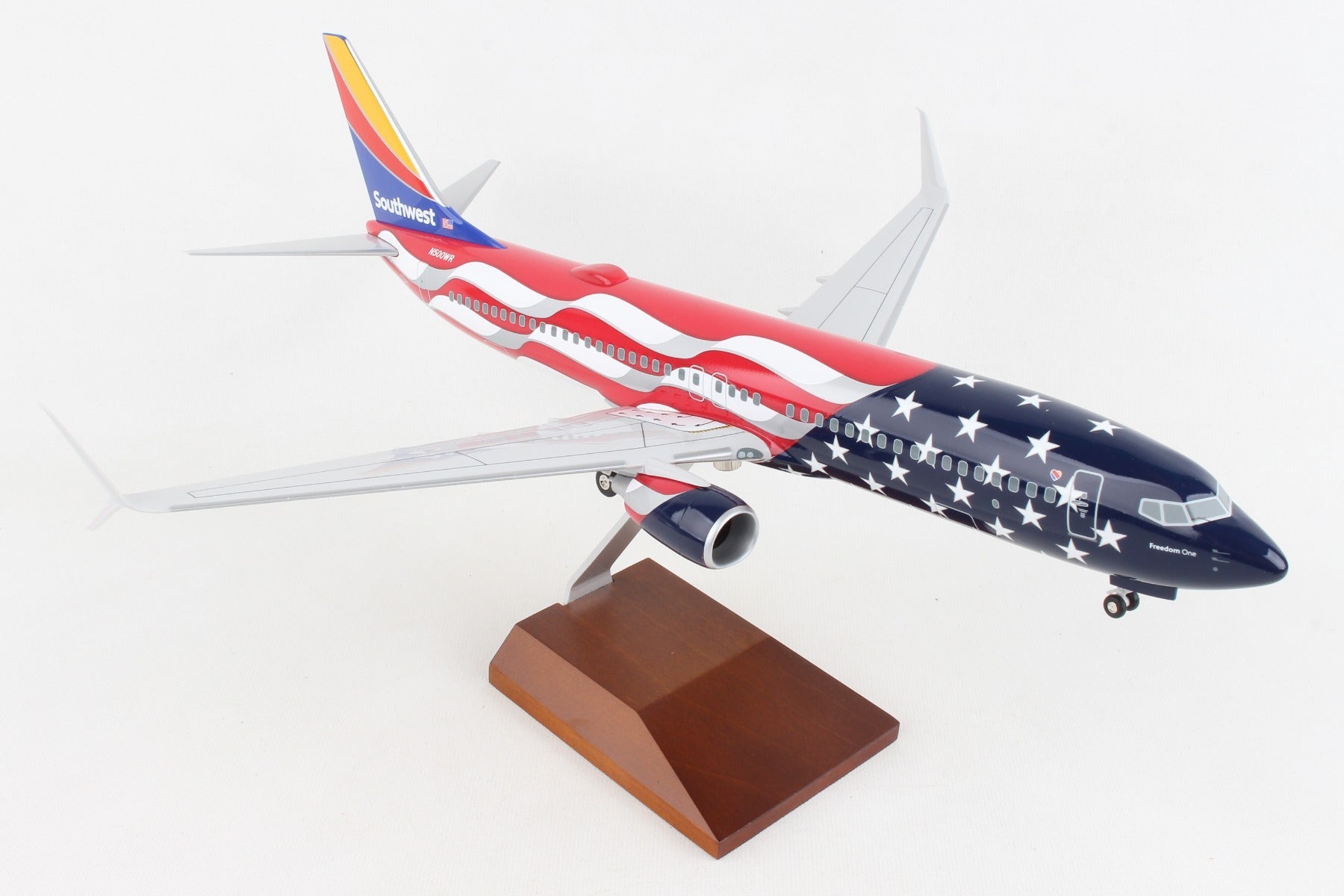 Skymarks Supreme SKR8288 Skymarks Southwest 737-800 1/100 Freedom One W/Wood Stand&Ge