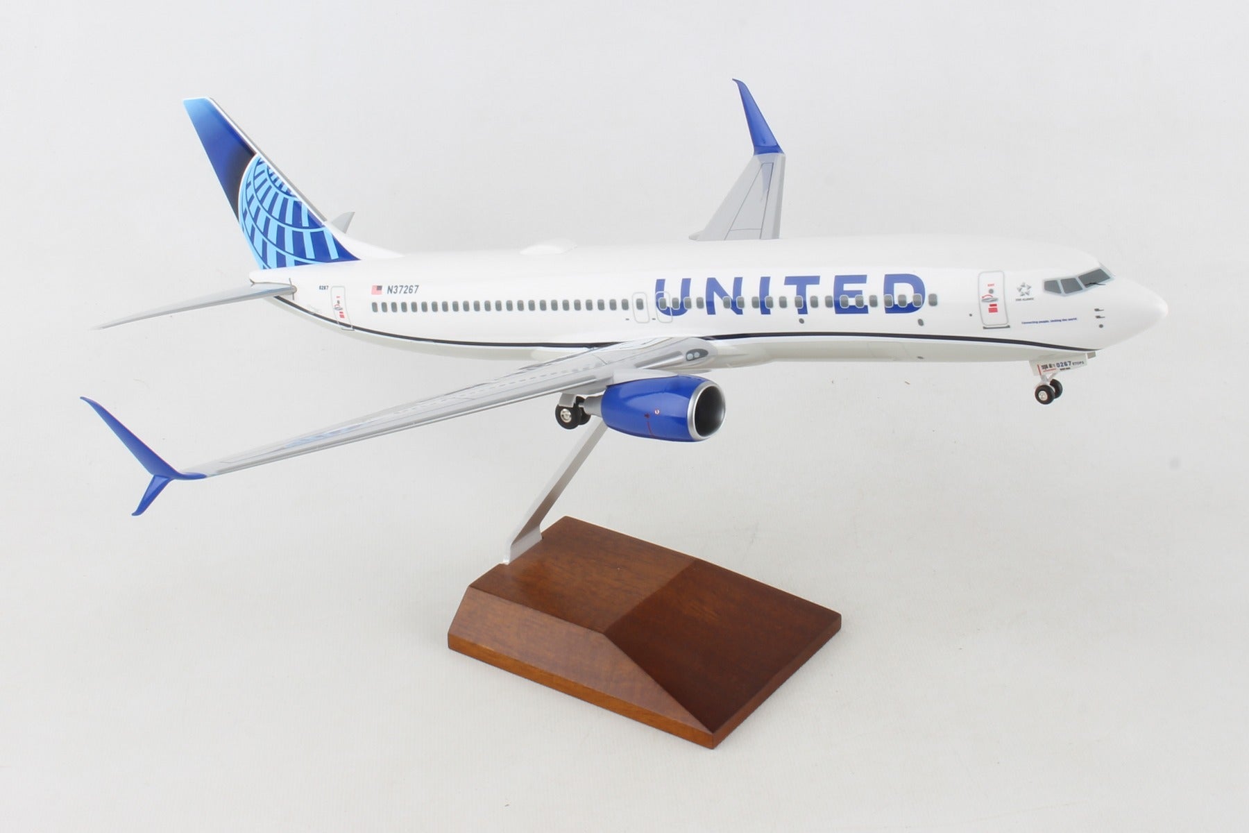 Skymarks Supreme SKR8284 Skymarks United 737-800 1/100 2019 Livery W/Wood Stand&Gear