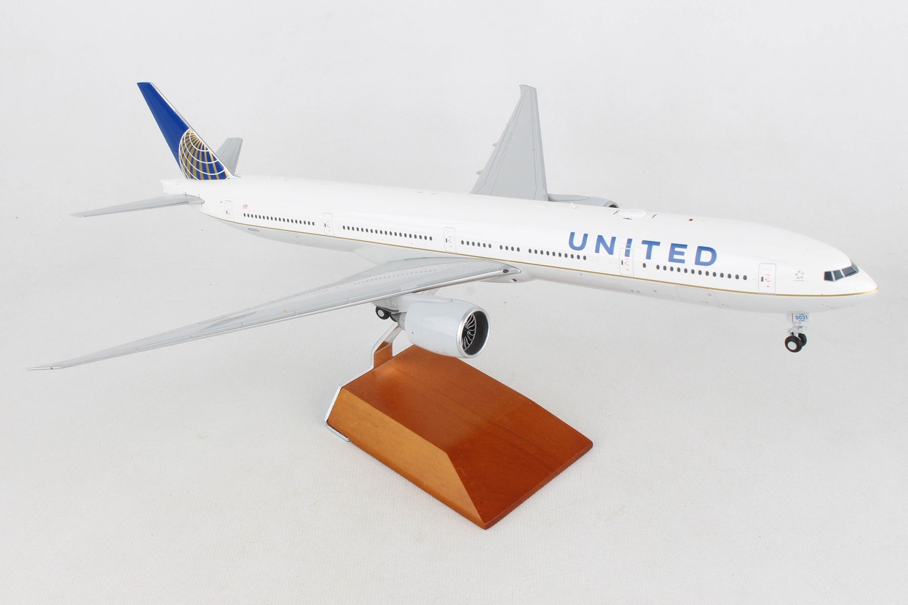 Gemini Jets 1/200 G2UAL643 Gemini200 United 777-300Er 1/200 Reg#N2331U