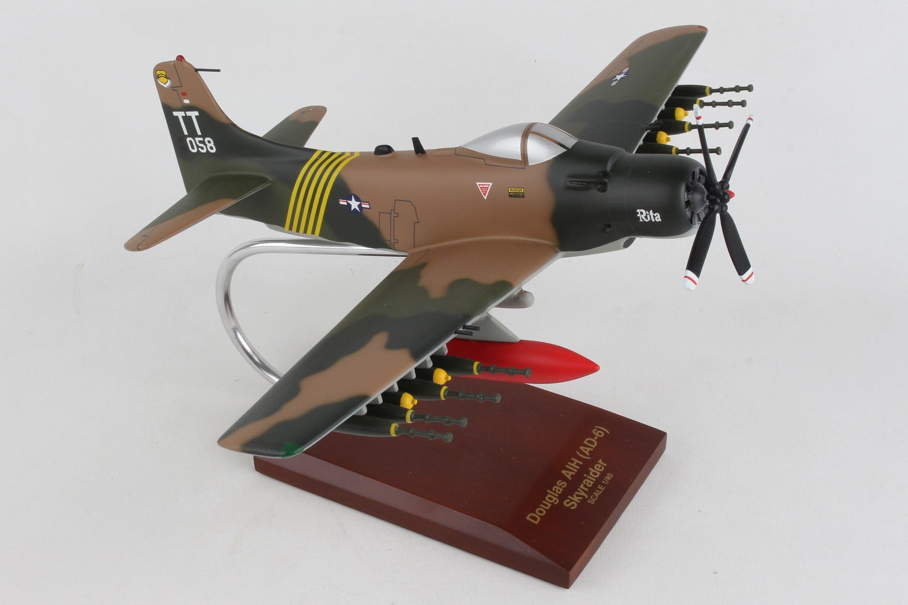 Executive Series B7140 Exec Ser A-1H (Ad-6) Skyraider (Usaf) 1/40 (Aa1T)