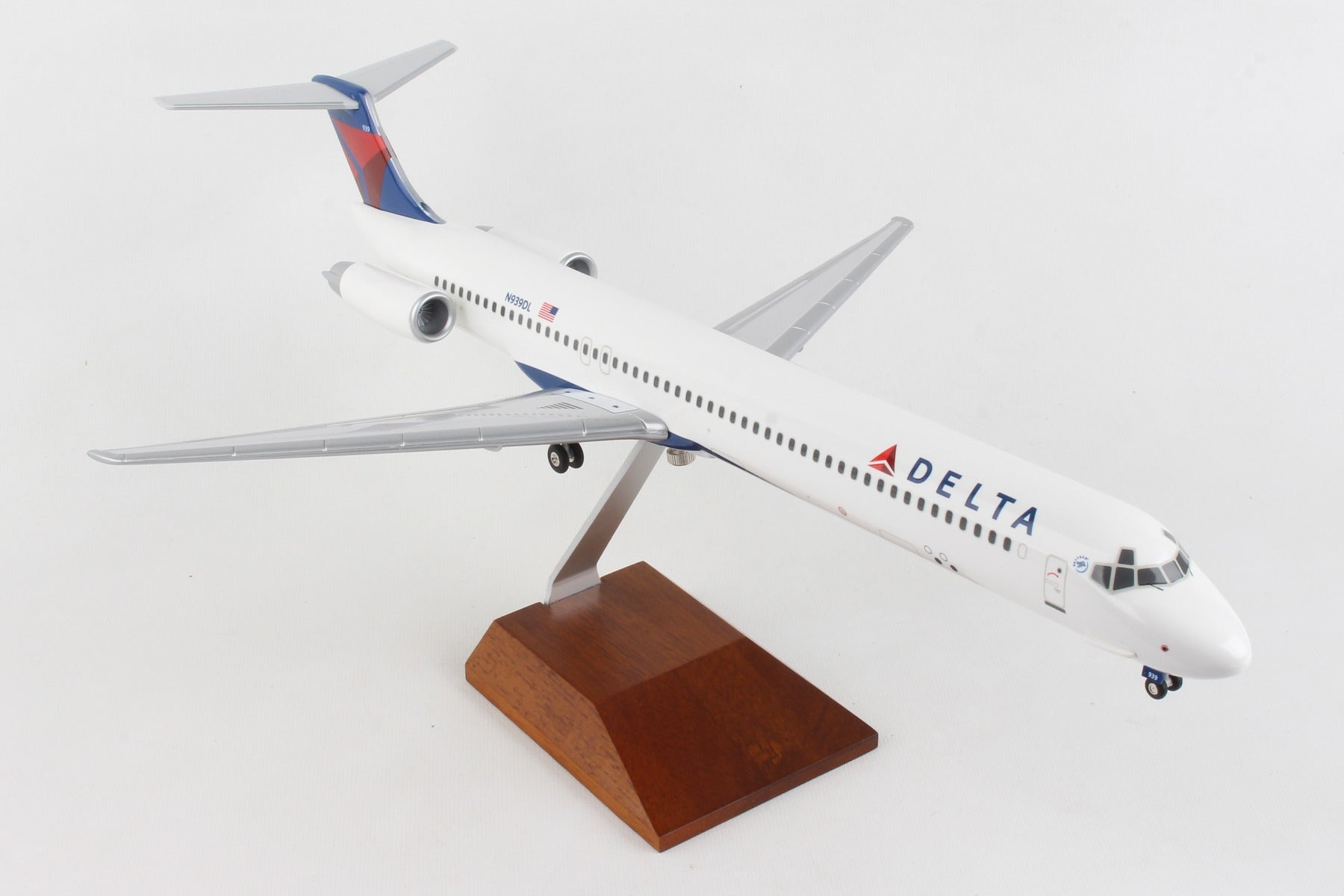 Skymarks Supreme SKR8607 Skymarks Delta Md-80 1/100 2007 Livery W/Wood Stand & Gear