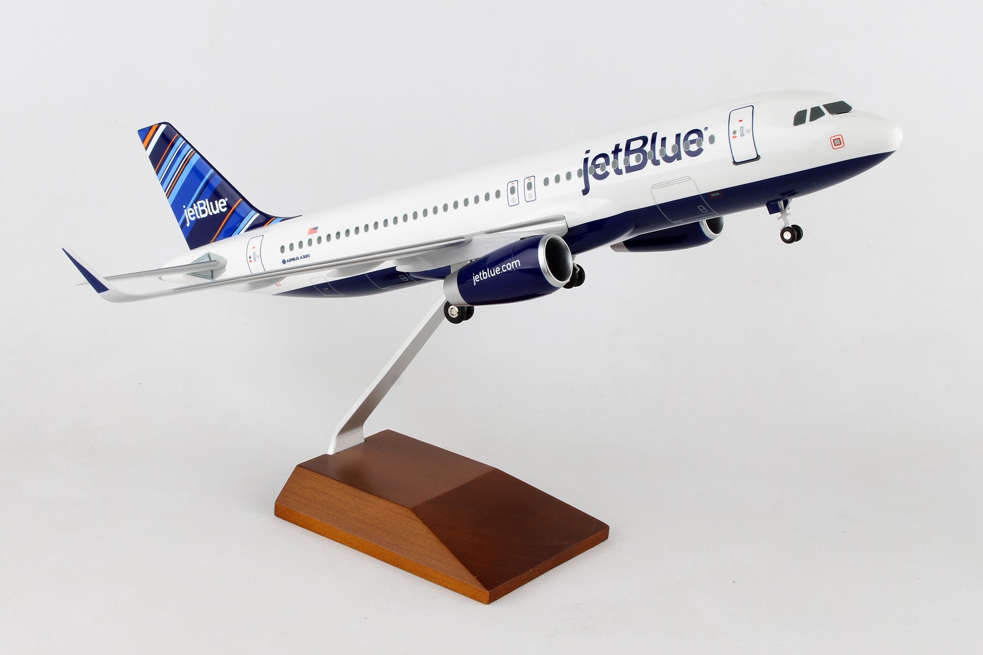 Skymarks Supreme SKR8333 Skymarks Jetblue A320 Barcode 1/100 W/Wood Stand & Gear