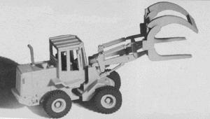 GHQ 61005 HO Scale IT18F Log Loader - Kit -- With Operator Figure