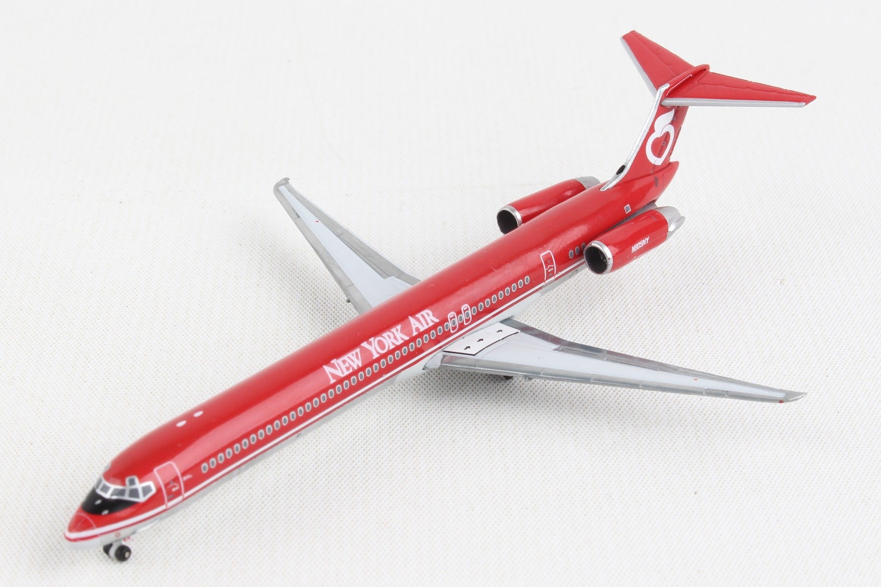 Gemini Jets GJ1967 Gemini New York Air Md82 1/400 Reg#N805Ny