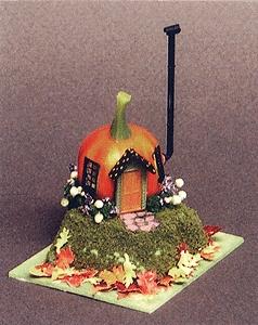 Grandt Line 3426 N Scale The Crossings Series - Doll's Dollhouse for 1" (1/12) Scale -- Pumkin Hollow (Base 1-3/4"x2" x 2-1/2" Tall)