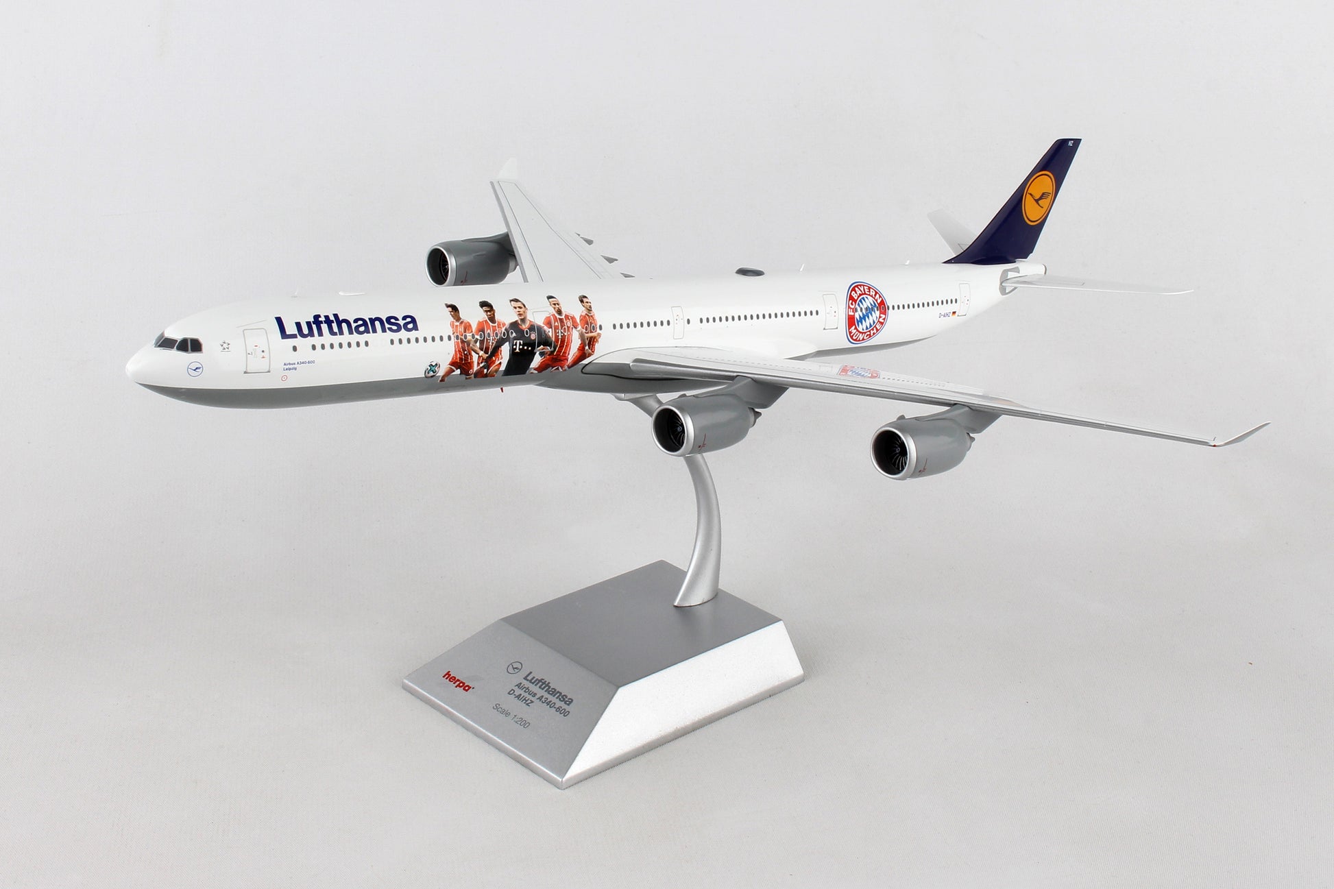 Herpa Wings HE558846 Lufthansa A340-600 1/200 Fc Bayern Audi Tour 2017