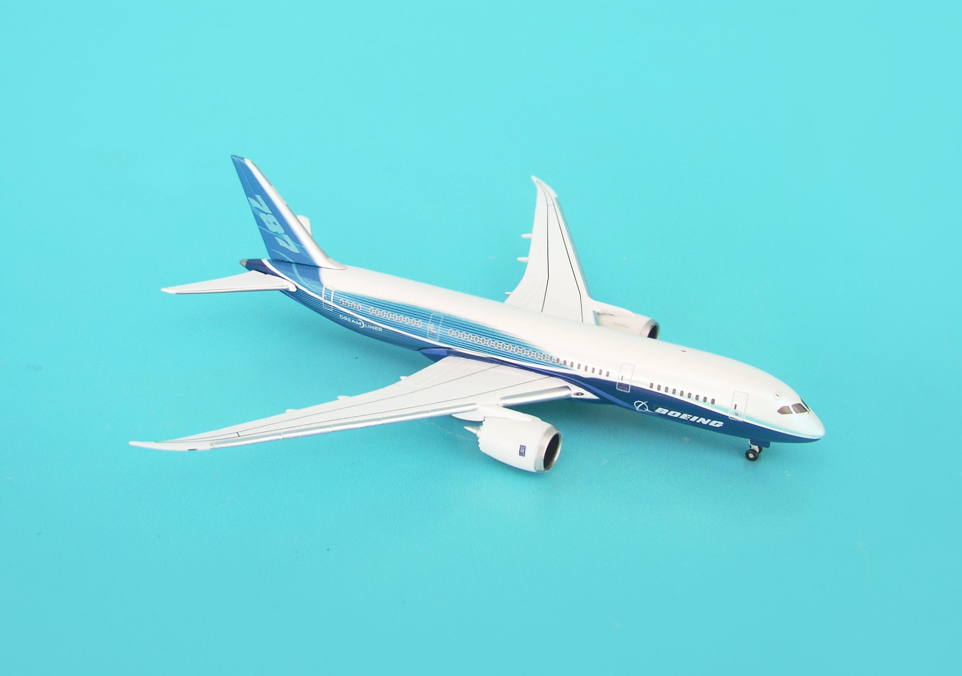 Hogan Wings HG8485 Boeing House 787-8 1/500 With Gear No Stand