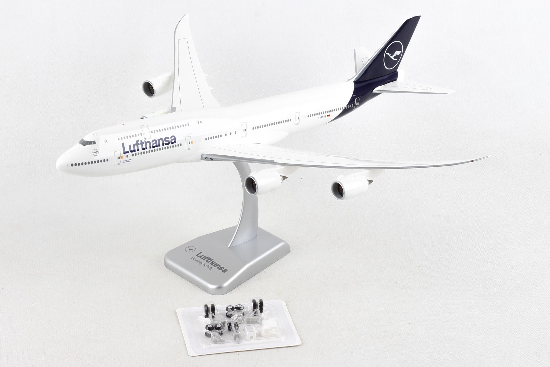 Hogan Wings HGDLH003 Lufthansa 747-8 1/200 W/Gear Reg#D-Abya
