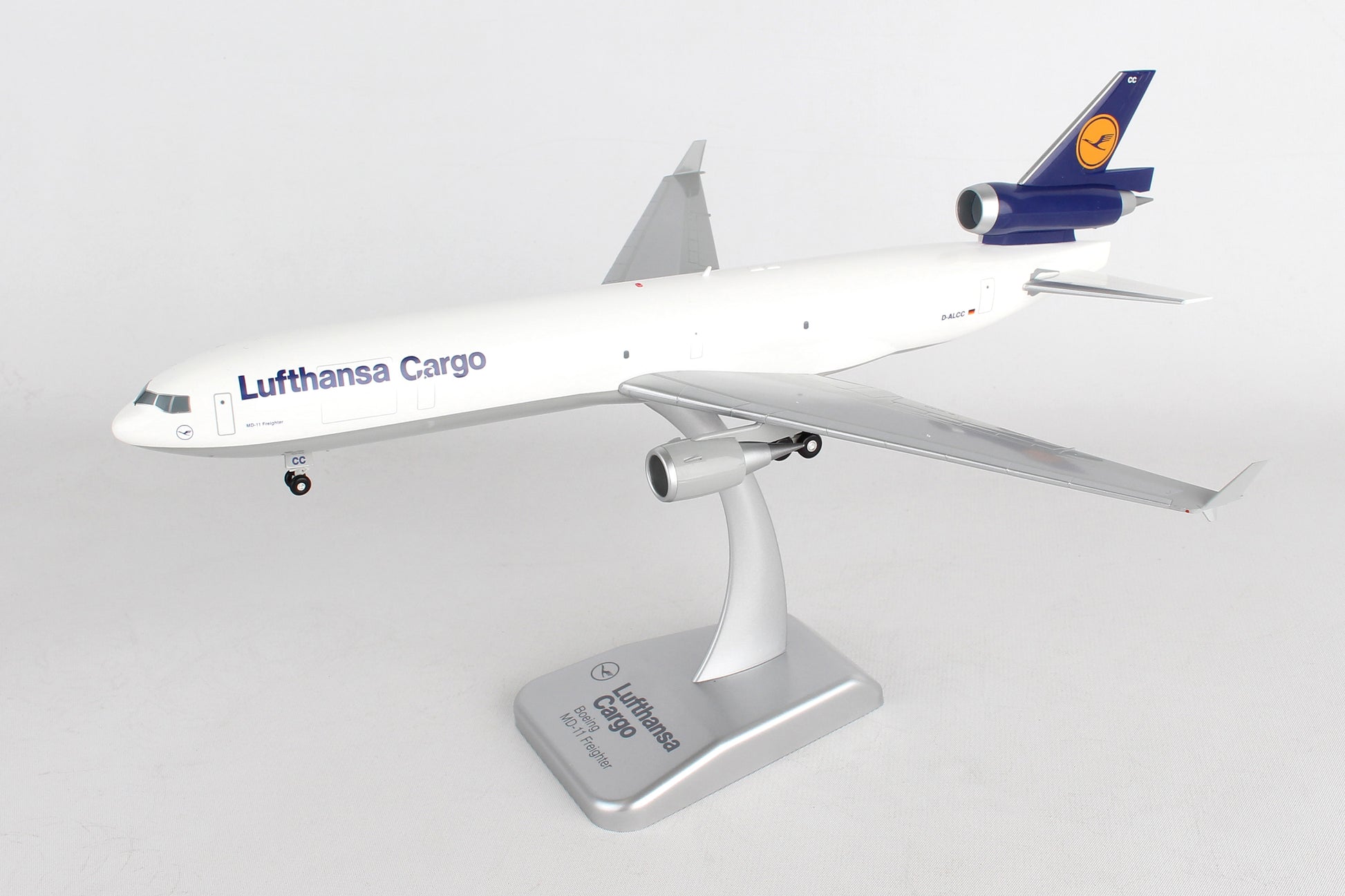 Hogan Wings HGLH06G Lufthansa Cargo Md-11F 1/200 W/Gear