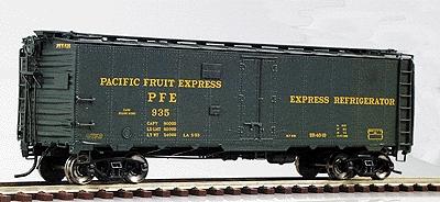Intermountain Railway 46712 HO Scale Premium Line R-40-10 Refrigerator Car - Ready to Run -- Pacific Fruit Express (Express Refrigerator Scheme, Pullman Green)