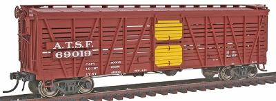 Intermountain Railway 47910 HO Scale Santa Fe Class Sk-S Single-Deck Stock Car - Ready to Run -- Santa Fe 1938-43 w/K Brakes (Boxcar Red)
