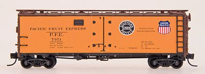 Intermountain Railway 65501 N Scale R-40-23 Steel Ice Reefer - Ready to Run -- Pacific Fruit Express (orange, Boxcar Red, SP Lines & UP Color Logo)