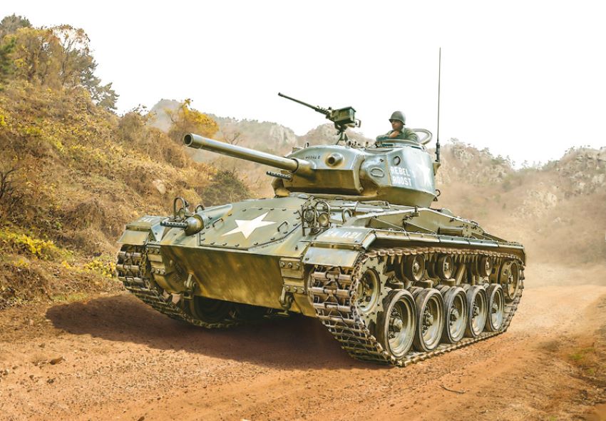 Italeri 6587 1/35 M24 Chaffee Tank Korean War