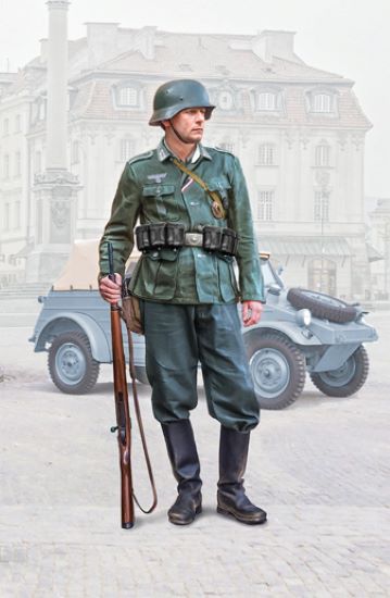 Italeri 7407 1/9 WWII German Infantryman